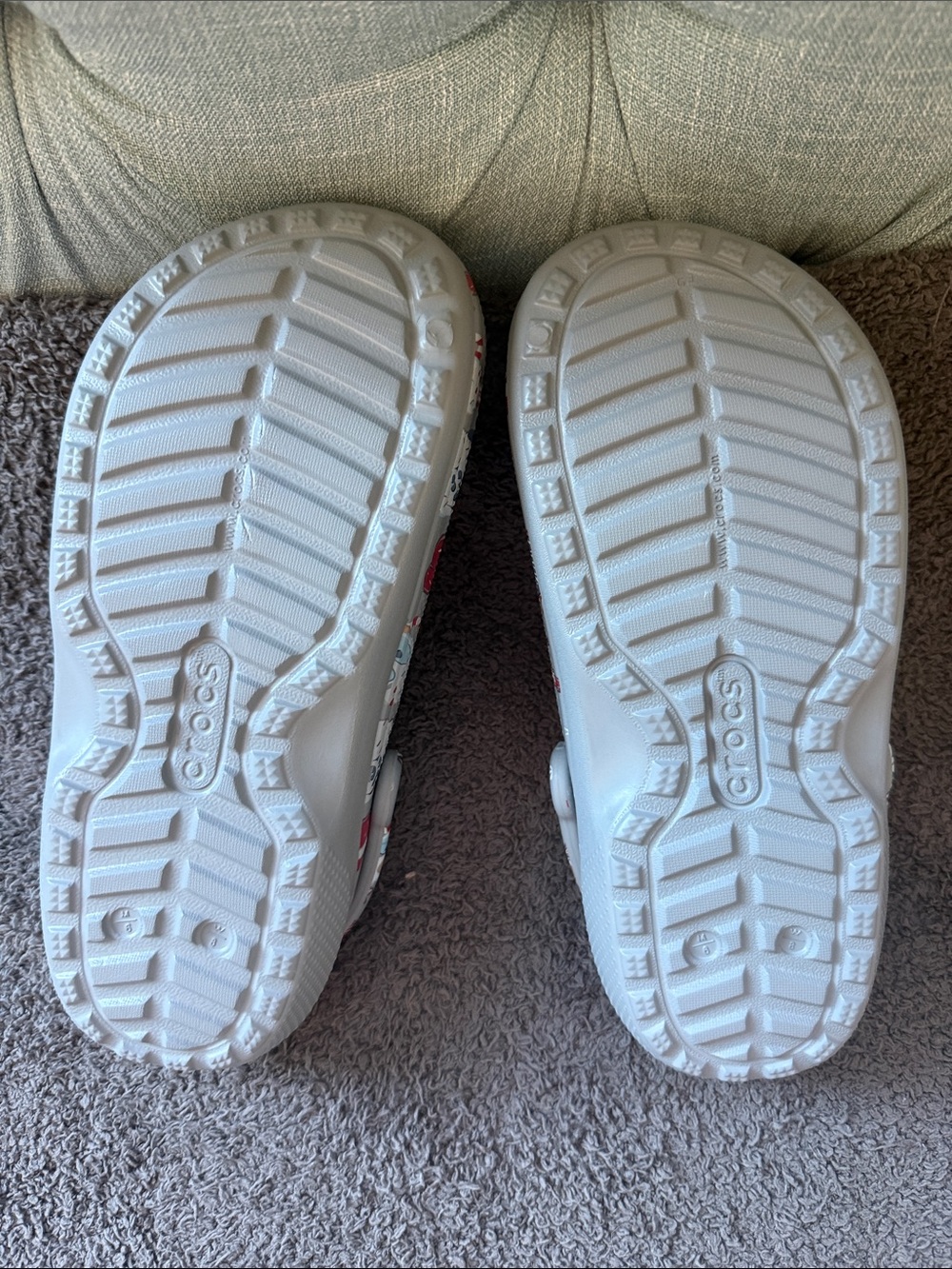 Crocs Disney Sherpa-Lined Clogs, Christmas-themed, women’s size 8 NEW - Picture 8 of 11